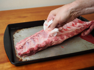 Removing the membrane from the back of the ribs